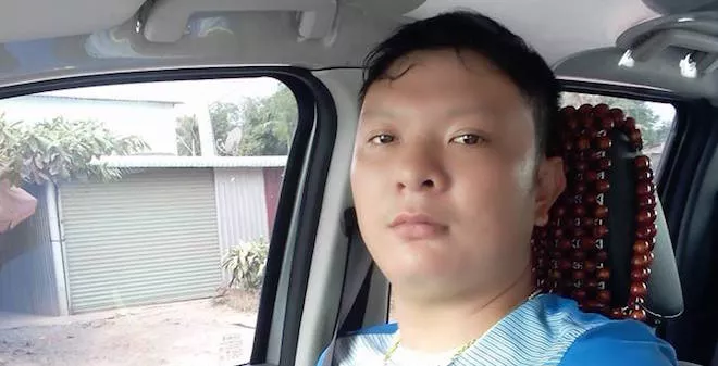 Qua quá trình điều tra, chiều tối 6/7, thiếu tá Nguyễn Vinh Cảnh - Phó Trưởng phòng Cảnh sát hình sự Công an Hà Tĩnh cho biết, cơ quan cảnh sát điều tra đã quyết định khởi tố bị can, bắt tạm giam Nguyễn Văn Tiến (26 tuổi, trú TP. Hà Tĩnh) để điều tra hành vi Giết người, Cướp tài sản. Ảnh Facebook