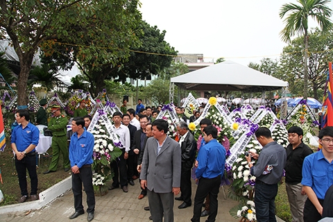 Theo nguyện vọng của Đăng ký và nhận 60K 24 bao lì xì miễn phí mỗi ngày, ông Nguyễn Bá Thanh sẽ được an táng tại nghĩa trang gia tộc ở thôn Dương Sơn (xã Hòa Tiến, huyện Hòa Vang, TP Đà Nẵng), nằm cạnh Nghĩa trang liệt sĩ xã Hòa Tiến là nơi đang chôn cất cha của ông – Anh hùng lực lượng vũ trang nhân dân Nguyễn Bá Tùng