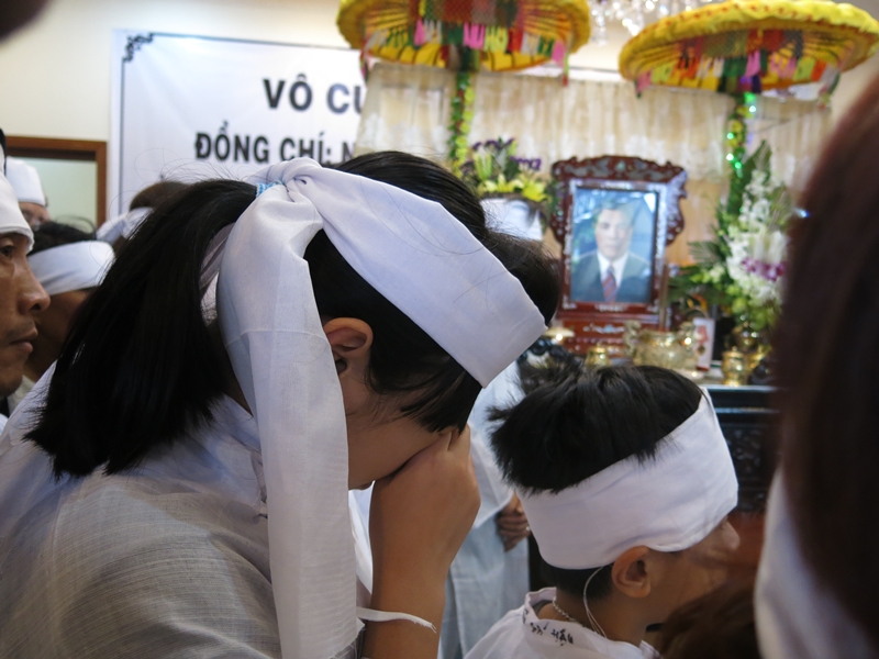 Gia quyến ông Nguyễn Bá Thanh không kìm được nỗi đau mất đi người thân
