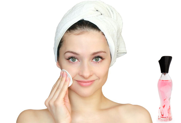 L&agrave;m đẹp bằng nước hoa hồng đem lại l&agrave;n da trắng mịn ho&agrave;n hảo
