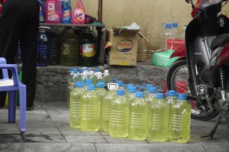 Tr&agrave;n lan nước rửa b&aacute;t tr&ecirc;n thị trường