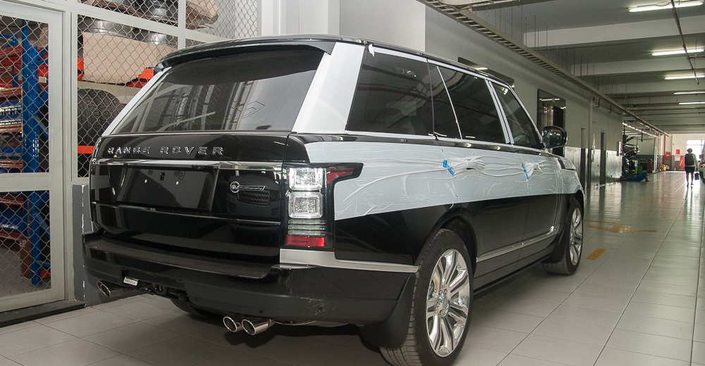 Range Rover SVAutobiography ch&iacute;nh h&atilde;ng đầu ti&ecirc;n 