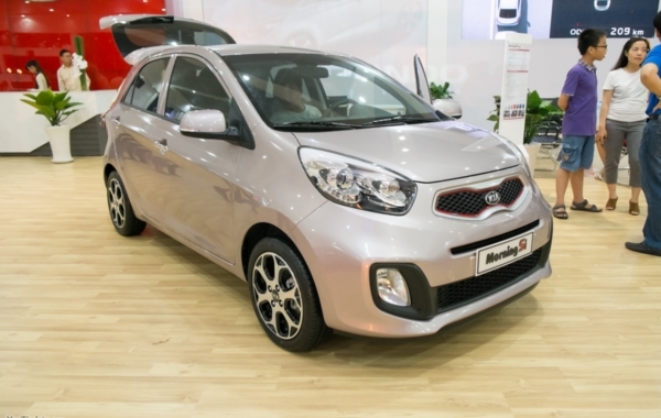 &Ocirc; t&ocirc; gi&aacute; rẻ KIA Morning 2015 l&agrave; bản n&acirc;ng cấp của chiếc mini car Morning