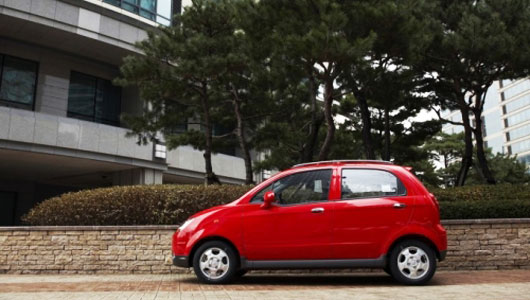 Daewoo Matiz l&agrave; &ocirc; t&ocirc; gi&aacute; rẻ ph&ugrave; hợp t&uacute;i tiền bộ phận kh&aacute;ch h&agrave;ng c&oacute; thu nhập vừa phải