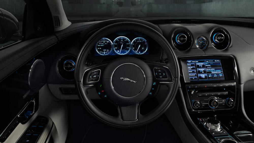 Chi&ecirc;m ngưỡng Jaguar XJL 2016 phi&ecirc;n bản Portfolio đầu ti&ecirc;n tại Việt Nam
