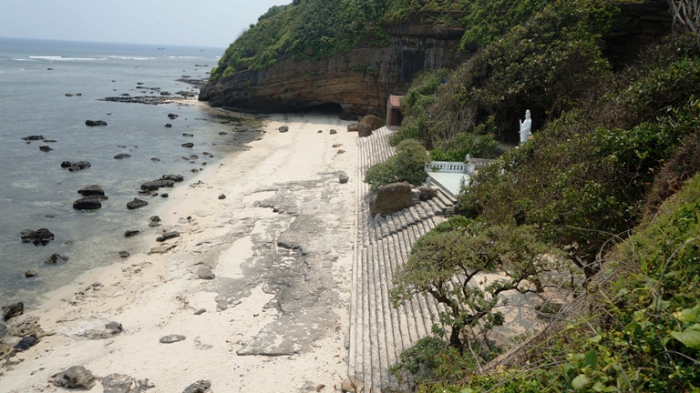 ch&ugrave;a Hang L&yacute; Sơn