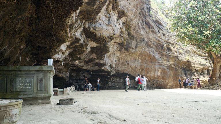 ch&ugrave;a hang l&yacute; sơn