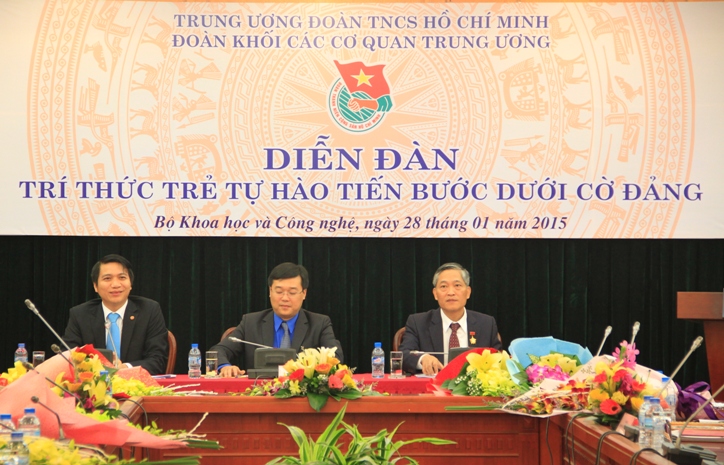 diễn đ&agrave;n &ldquo;Tr&iacute; thức trẻ tự h&agrave;o tiến bước dưới cờ Đảng&rdquo;.