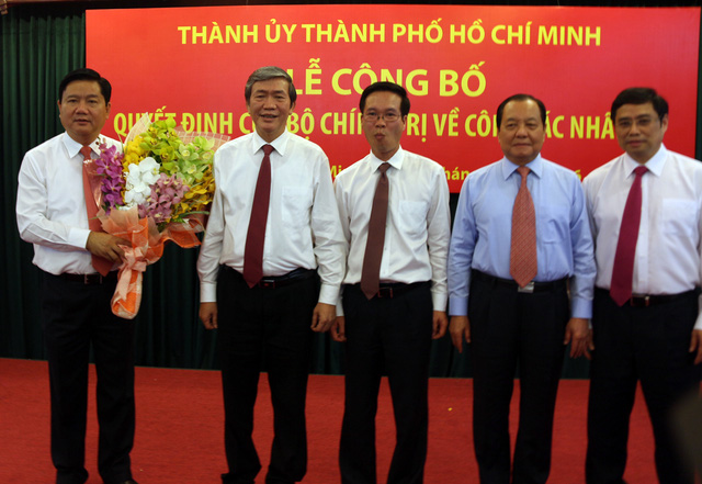 c lễ c&ocirc;ng bố quyết định của Bộ Ch&iacute;nh trị về c&ocirc;ng t&aacute;c nh&acirc;n sự