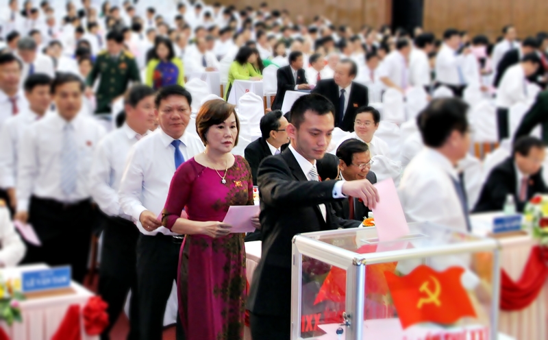 Đại biểu tham gia bầu tại Đại hội Đảng bộ TP Đ&agrave; Nẵng lần thứ XXI nhiệm kỳ 2015-2020