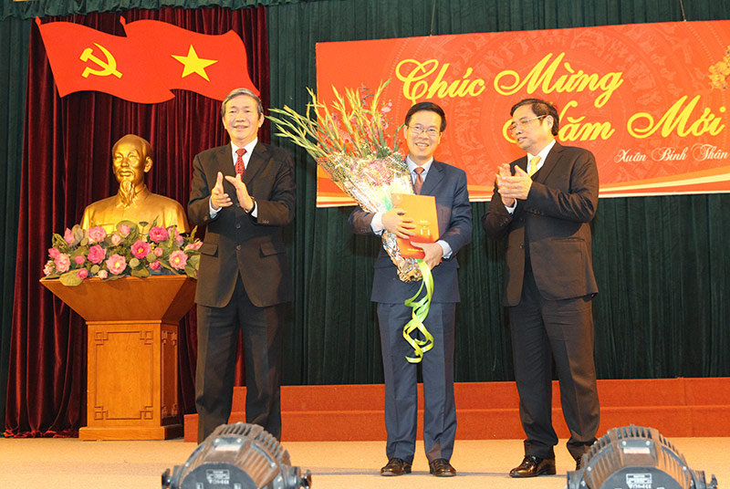 Bộ Ch&iacute;nh trị ph&acirc;n c&ocirc;ng chức danh Trưởng ban Tuy&ecirc;n gi&aacute;o Trung ương đối với &ocirc;ng V&otilde; Văn Thưởng