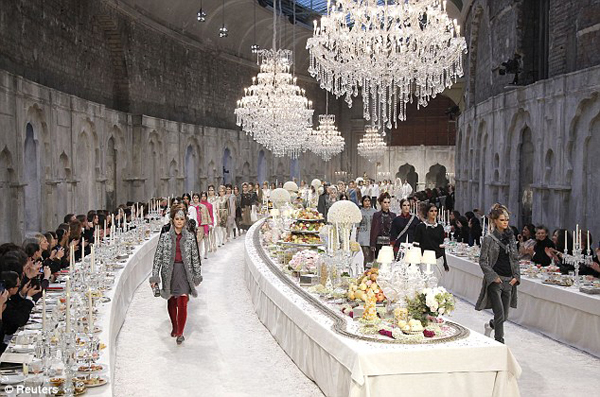 &ocirc;ng ho&agrave;ng thời trang Karl Lagerfeld 4