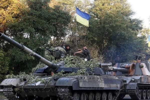 T&igrave;nh h&igrave;nh Ukraine tiếp tục leo thang căng thẳng, cuộc tấn c&ocirc;ng gần Donetssk của phe ly khai th&acirc;n Nga đ&atilde; khiến 7 binh sĩ Ukraine thiệt mạng d&ugrave; lệnh ngừng bắn được xem l&agrave; &ldquo;đ&atilde; bắt đầu thực hiện&rdquo;.