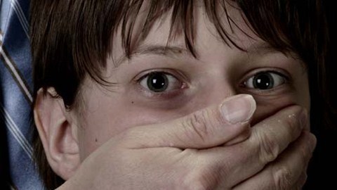 Đa số nạn nh&acirc;n trong vụ lạm dụng t&igrave;nh dục trẻ em n&agrave;y đều l&agrave; b&eacute; tr&aacute;i, trong đ&oacute; b&eacute; nhỏ nhất chỉ khoảng 6 tuổi
