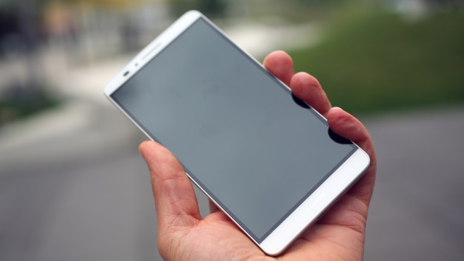 Ascend Mate 7 l&agrave; phablet hot nhất hiện nay sở hữu thiết kế nh&ocirc;m nguy&ecirc;n khối 'mi nhon'