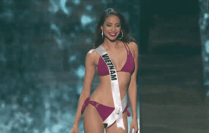 Phạm Hương trong ph&acirc;̀n thi bikini đ&ecirc;m bán k&ecirc;́t Hoa h&acirc;̣u Hoàn vũ 2015  