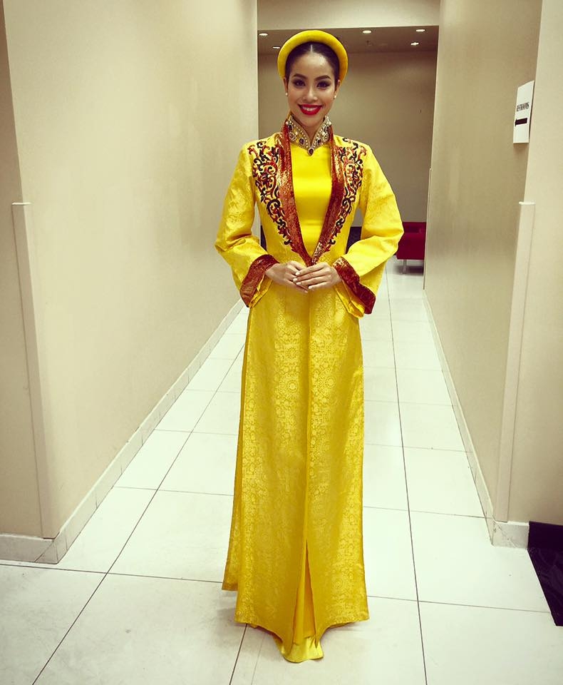 Phạm Hương &lsquo;ăn gian&rsquo; chiều cao trong phần thi t&agrave;i năng tại Miss Universe