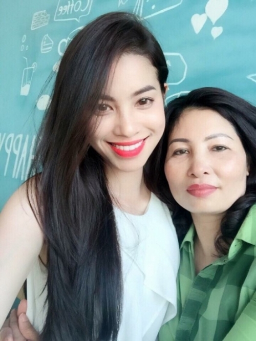 Phạm Hương tiếp tục &lsquo;ghi điểm&rsquo; tr&ecirc;n đấu trường nhan sắc