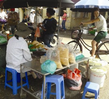 Ruốc thịt bị thay bằng ruốc sắn d&acirc;y gi&aacute; rẻ gi&uacute;p con bu&ocirc;n kiếm th&ecirc;m lợi nhuận