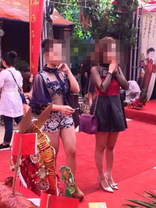 Nam thanh nữ tú váy ngắn, quần soóc trong ngày Giỗ tổ Hùng Vương Nam thanh nữ tú váy ngắn, quần soóc trong ngày Giỗ tổ Hùng Vương