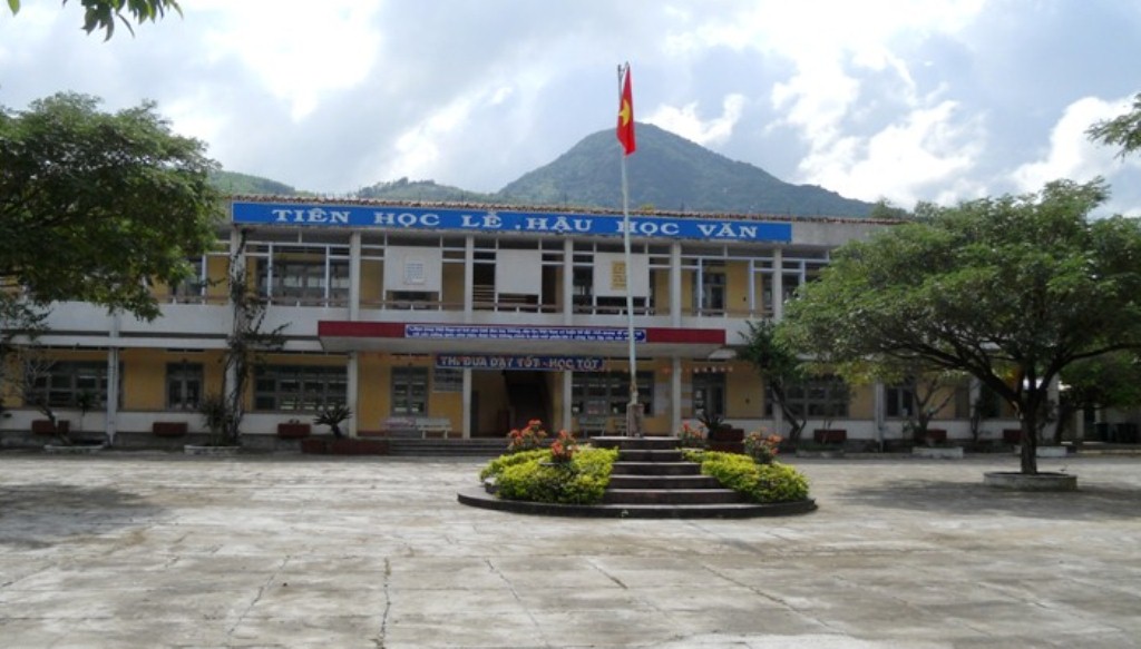 Trường THCS C&aacute;t T&agrave;i nơi xảy ra vụ thầy gi&aacute;o phạt học sinh bằng c&aacute;ch đổ nước v&agrave;o miệng, đ&aacute;nh, tạt tai,&hellip;