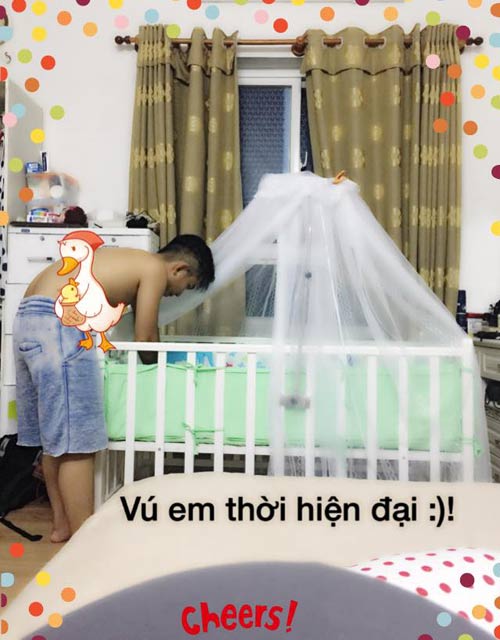 Phan Hiển chăm con trai