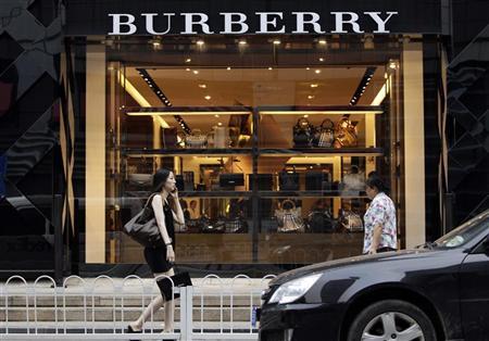 C&aacute;ch ph&acirc;n biệt Burberry thật v&agrave; giả - Thương hiệu xa xỉ ra đời hơn 150 năm trước