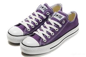 Ph&acirc;n biệt gi&agrave;y Converse ch&iacute;nh h&atilde;ng v&agrave; h&agrave;ng Fake bằng c&aacute;ch so s&aacute;nh gi&aacute; cả