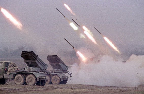 Ph&aacute;o phản lực BM-21 Grad l&agrave; một trong những vũ kh&iacute; chủ chốt của Syria nhằm chồng lại IS