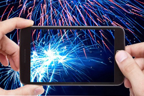 Kỹ thuật chụp ảnh ph&aacute;o hoa sử dụng smartphone kh&ocirc;ng n&ecirc;n bật đ&egrave;n flash