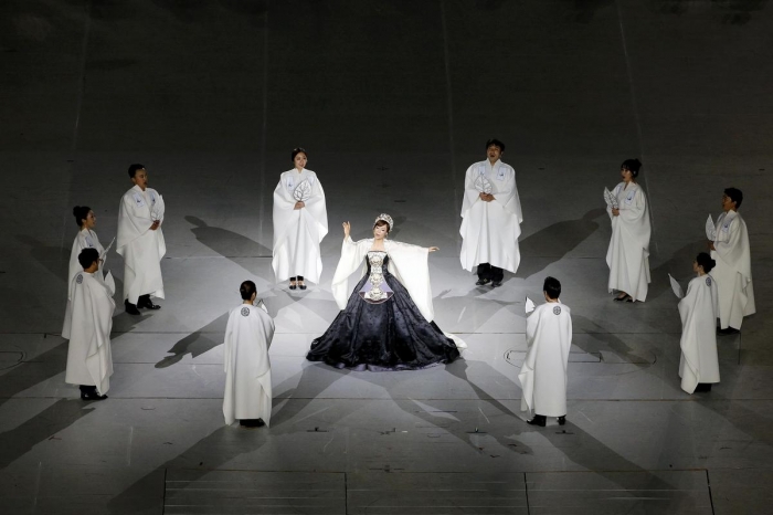 Ca sĩ opera Sumi Jo cất cao giọng ca khỏe khoắn.