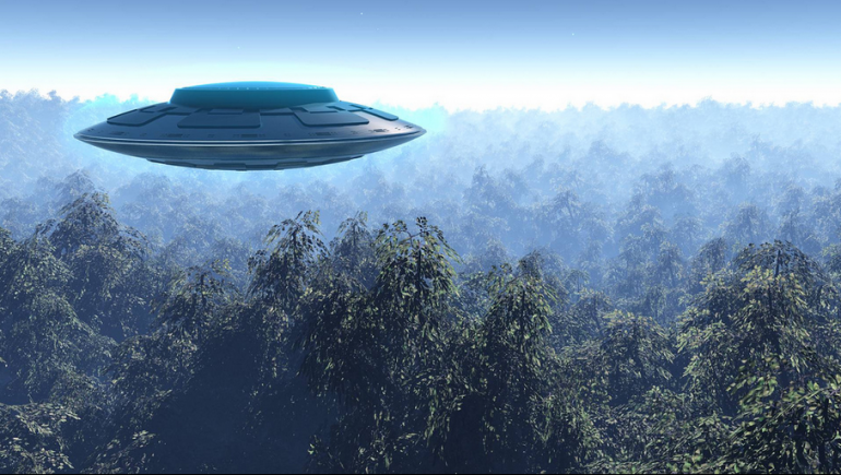 Vật thể bay kh&ocirc;ng x&aacute;c định (UFO) hiện l&agrave; đối tượng được nhiều người quan t&acirc;m