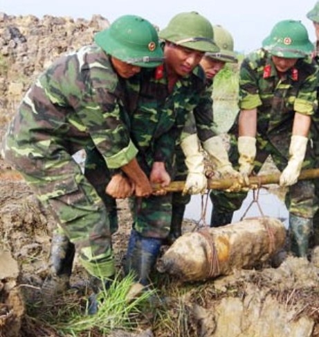 Trước đ&oacute; người d&acirc;n Hải Dương cũng ph&aacute;t hiện một số lượng lớn bom, m&igrave;n, đầu đạn.