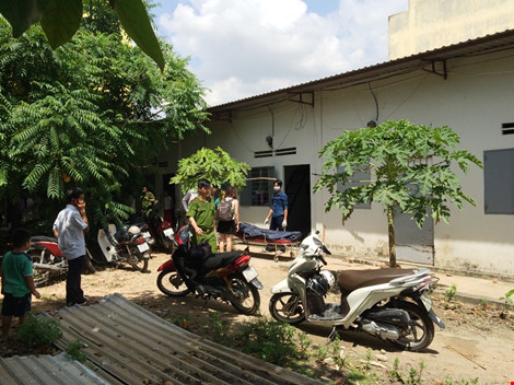 C&ugrave;ng ng&agrave;y, người d&acirc;n cũng ph&aacute;t hiện thi thể một nam thanh ni&ecirc;n tại d&atilde;y trọ ở quận 9
