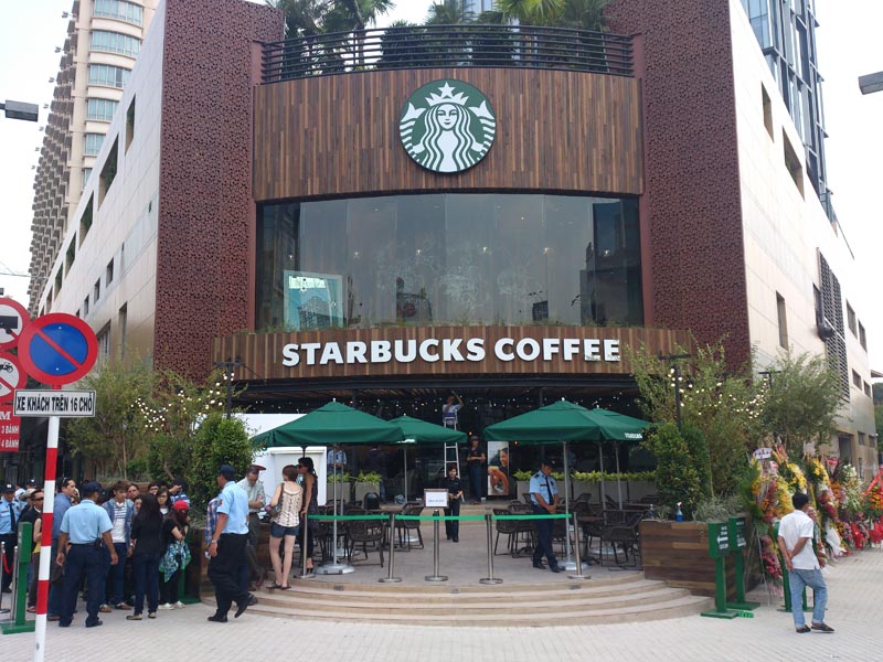 Mặc d&ugrave; đ&atilde; ngay lập tức xin lỗi v&agrave; hứa l&agrave;m r&otilde; vụ việc, Starbucks vẫn c&oacute; thể bị kiện v&igrave; sự cố thạch s&ugrave;ng lẫn trong đồ uống n&agrave;y