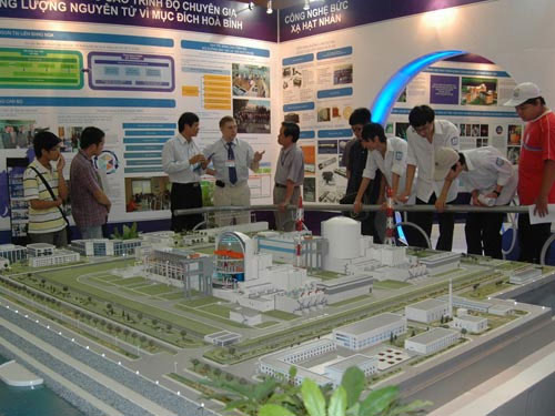 Ph&aacute;t triển điện hạt nh&acirc;n v&igrave; mục đ&iacute;ch h&ograve;a b&igrave;nh