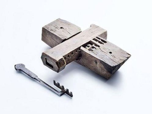 Kh&oacute;a cửa cũng l&agrave; một trong những ph&aacute;t minh th&uacute; vị của người Ai cập c&oacute; ứng dụng to lớn ng&agrave;y nay