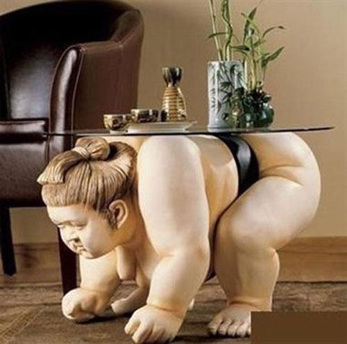 Chiếc bàn có hình dáng thú vị này là một phát minh của người Nhật