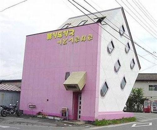 Tòa nhà được xây dựng theo phong cách nghệ thuật và ít tốn diện tích