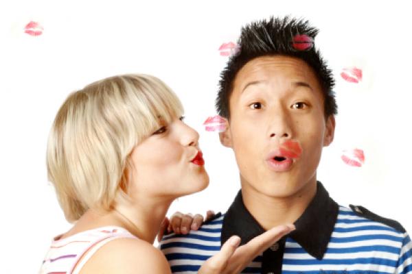 Liệu bạn c&oacute; biết rằng ng&agrave;y lễ t&igrave;nh y&ecirc;u Valentine l&agrave; một 'ph&aacute;t minh mới' từ ch&iacute;nh sự ngăn cấm t&igrave;nh y&ecirc;u của những vị ho&agrave;ng đế độc t&agrave;i