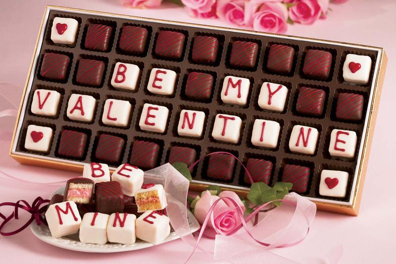 Chocolate l&agrave; m&oacute;n qu&agrave; được ưa th&iacute;ch trong ng&agrave;y Valentine bởi m&ugrave;i vị của n&oacute; giống như c&aacute;c cung bậc cảm x&uacute;c của t&igrave;nh y&ecirc;u