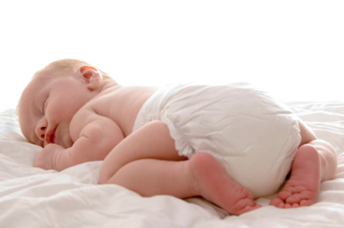 Máy báo... tè dầm trong tã lót trẻ. Bên trong tã lót có đặt một cảm biến giúp đo độ ẩm, vì vậy khi trẻ nhỏ tè dầm hay ra mồ hôi quá nhiều, cảm biến sẽ phát tín hiệu đặc biệt cho bố mẹ trẻ kịp thời nhận biết. Đây được coi là một phát minh ngớ ngẩn và thừa thãi vì hầu như các ông bố bà mẹ đều biết cách chăm sóc con cái và chú ý hết sức cẩn thận đến tình trạng cũng như biểu hiện của trẻ.