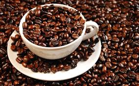 Sử dụng c&agrave; ph&ecirc; để khử sạch m&ugrave;i b&aacute;m tr&ecirc;n hộp nhựa l&agrave; một mẹo vặt gia đ&igrave;nh hay c&aacute;c mẹ kh&ocirc;ng n&ecirc;n bỏ qua