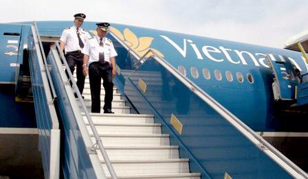 H&agrave;ng loạt phi c&ocirc;ng Vietnam Airlines nộp đơn xin nghỉ việc v&igrave; ch&ecirc; lương thấp