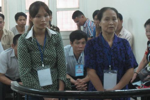 Hai bị c&aacute;o tại phi&ecirc;n t&ograve;a