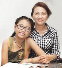 Phương Mỹ Chi c&ugrave;ng mẹ trong thời gian tham gia Giọng h&aacute;t Việt nh&iacute;