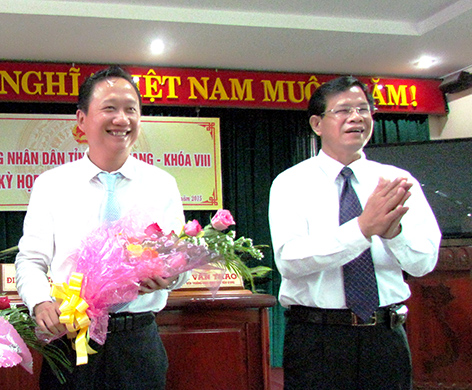 Ph&oacute; Chủ tịch UBND  Hậu Giang Trịnh Xu&acirc;n Thanh(b&ecirc;n tr&aacute;i)