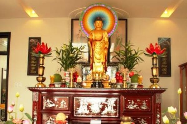 N&ecirc;n chọn thời gian lau dọn b&agrave;n thờ tốt nhất v&agrave;o dịp cuối th&aacute;ng