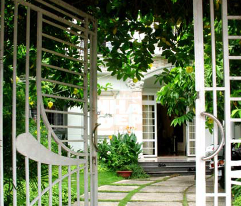 N&ecirc;n giữ cửa ch&iacute;nh sạch sẽ 