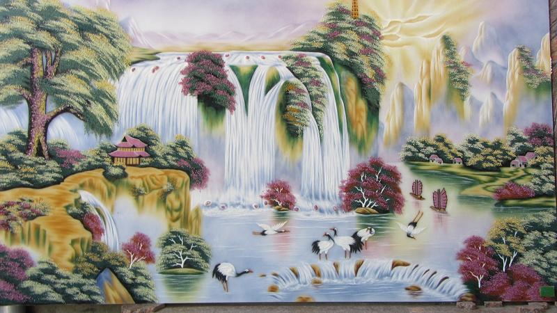 Ki&ecirc;ng kỵ treo tranh th&aacute;c nước trong ph&ograve;ng ngủ